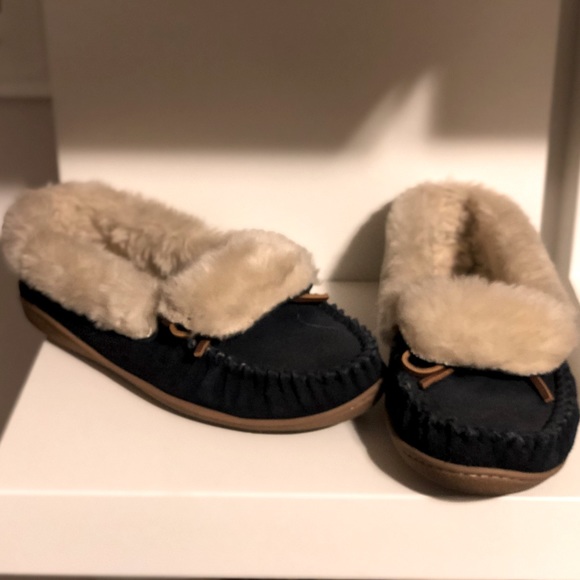 MINNETONKA Moccasins - Picture 2 of 2